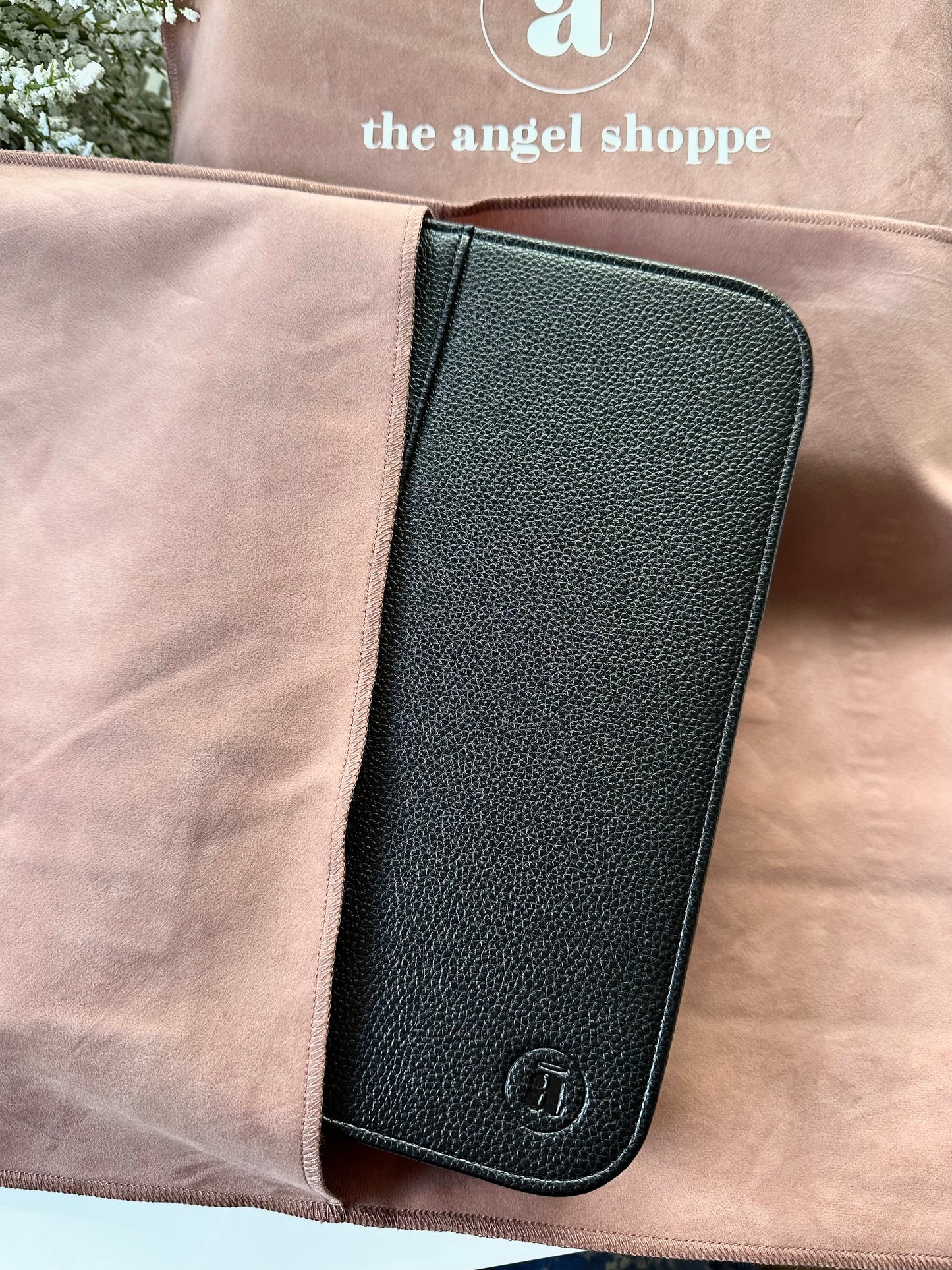 The Classic Black Luxe Pen Case w/ 1 FREE pen!