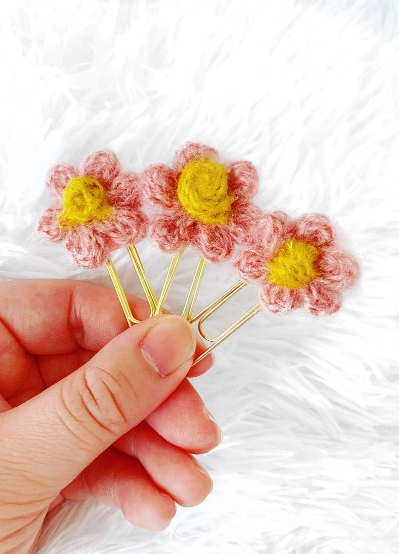 floral knit clip