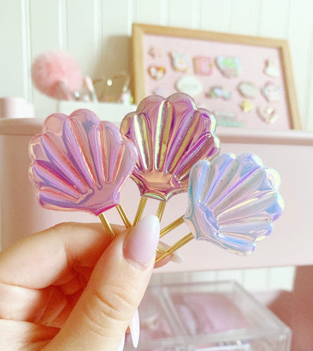 Holo sea shell clip