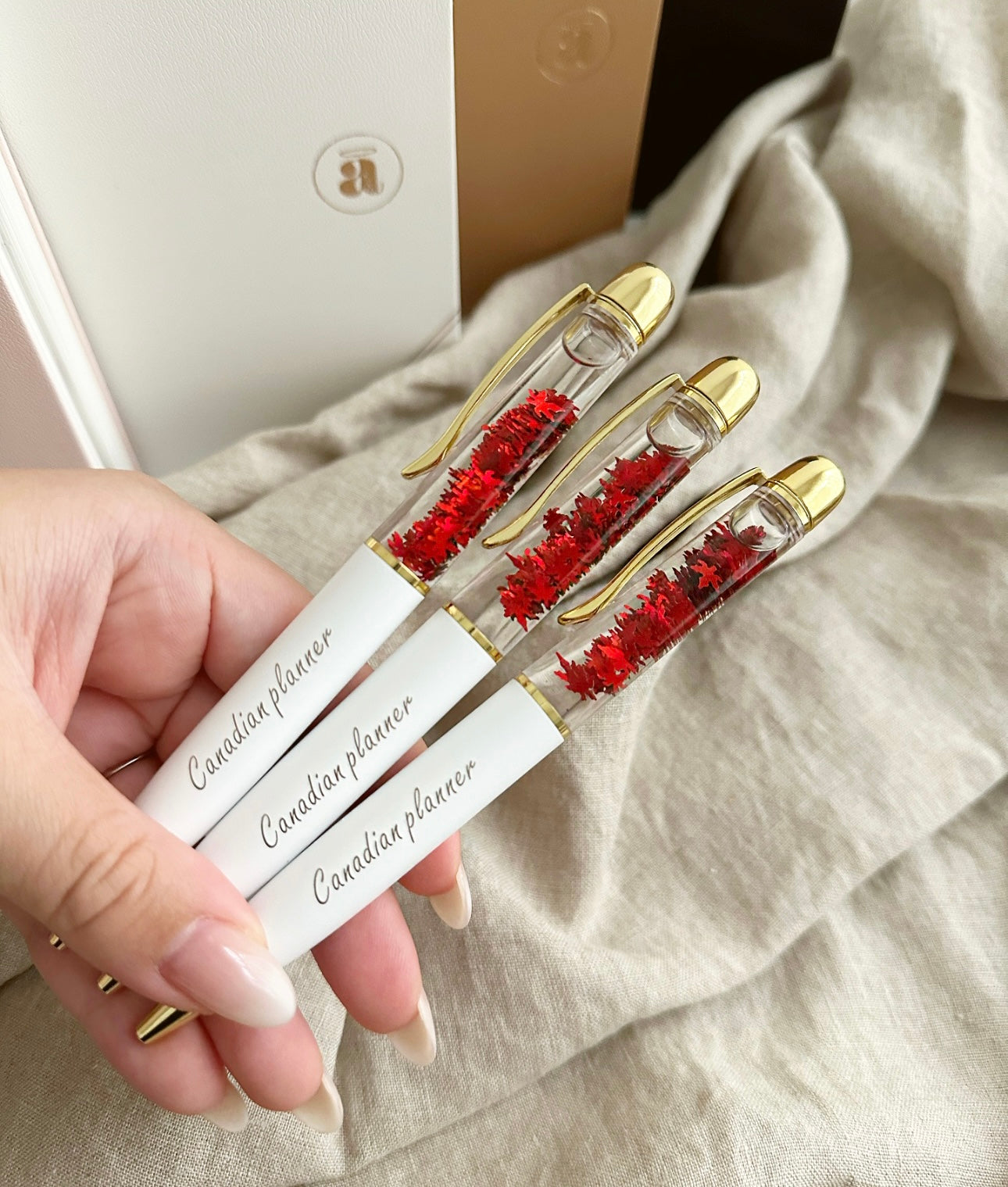 Canadian Planner/ Maple Leaf pen
